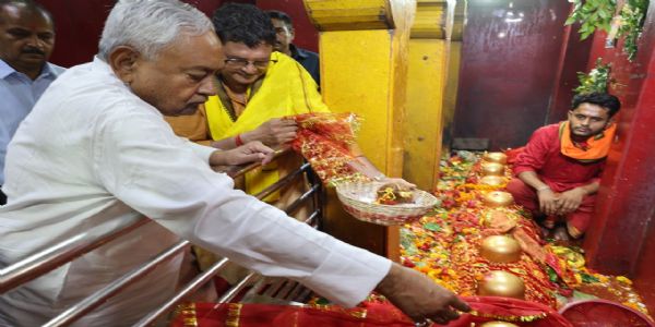 मुख्यमंत्री ने राज्य की सुख-शांति के लिए पटना सीटी के शक्तिपिठों पर की पूजा-अर्चना