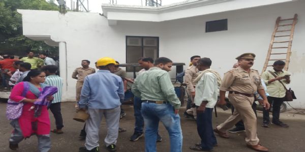 बानखाना में अवैध ई-रिक्शा चार्जिंग पकड़ी, 77 कि0वा0 विद्युत चोरी करने वालों पर 1.12 करोड़ का जुर्माना