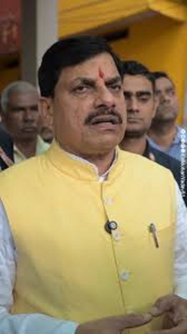 मीडिया से बात करते हुए मुख्यमंत्री डाॅ. यादव