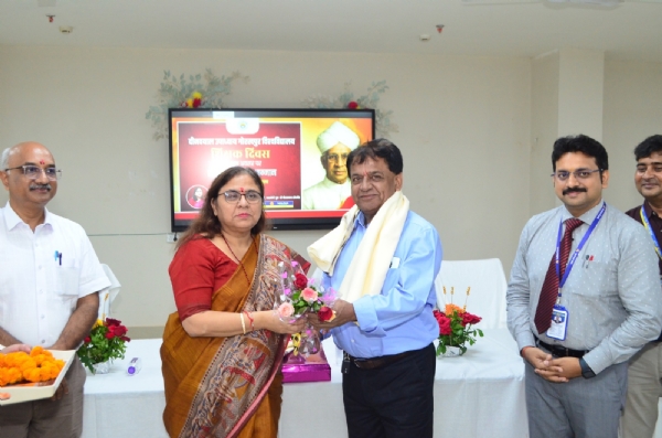 *शिक्षा जगत में अपनी महत्वपूर्ण उपलब्धियों और समर्पण के लिए सम्मानित हुए प्रोफेसर*