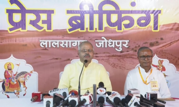 पत्रकार वार्ता को संबोधित करते संघ के प्रचार प्रमुख सुनील आंबेकर