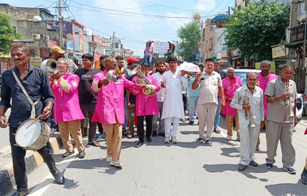 सोनीपत: तहसीलों में बढ़ते भ्रष्टाचार और जनसमस्याओं को लेकरशव यात्रा निकालते शहरवासी