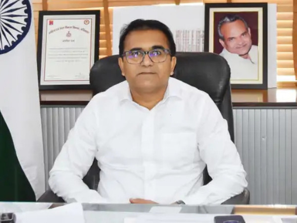 उपायुक्त डा. हरीश कुमार वशिष्ठ