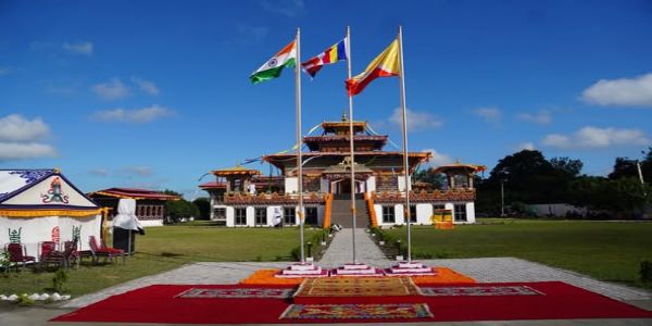 रायल भूटानी मंदिर राजगीर की फोटो