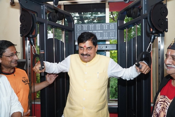 मुख्यमंत्री डॉ. मोहन यादव ने उज्जैन के तरण ताल स्थित जिम में कसरत की