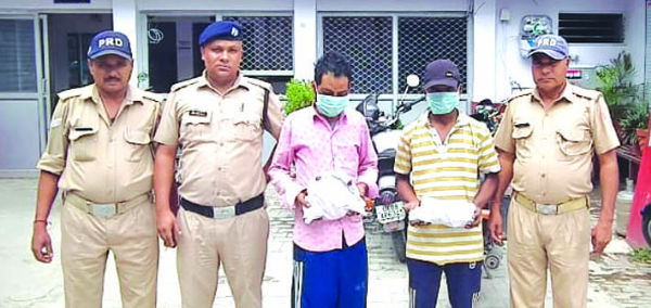 पुलिस गिरफ्त में आरोपित
