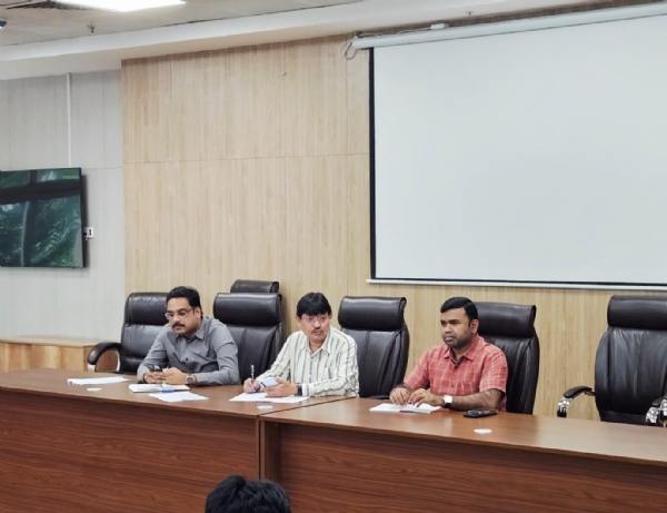 बैठक में शामिल अधिकारी पदाधिकारीगण