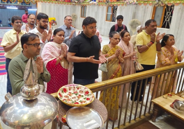 श्‍याम मंदिर में मौजूद श्रद्धालू