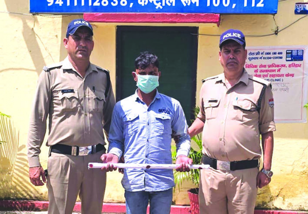 पुलिस गिरफ्त में आरोपित
