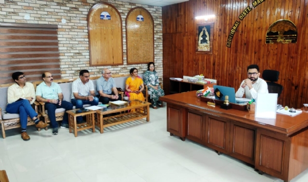 एडीसी ने पशुपालन और सहकारिता विभाग तथा मिल्क फेडरेशन के अधिकारियों को दिए निर्देश
