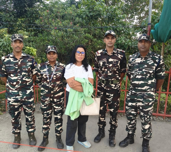 भारत-नेपाल सीमा पर पकड़ी गई इंडोनेशियाई महिला के साथ एसएसबी जवान