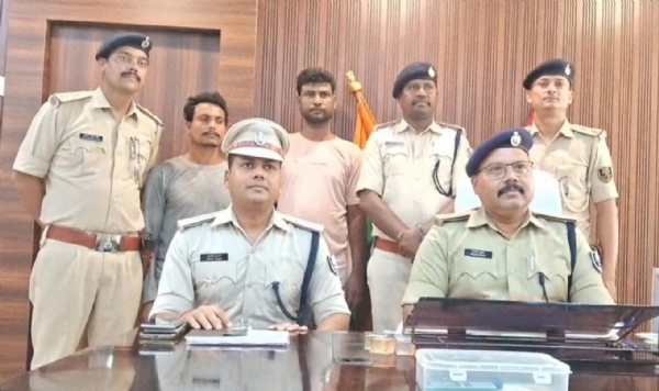 अररिया फोटो:अररिया एसपी शुक्रवार की रात पीसी में जानकारी देते