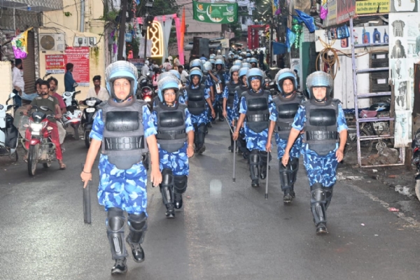 आर.ए.एफ. सहित पुलिस बल का फ्लैग मार्च