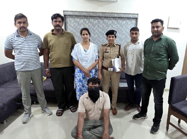 फतेहाबाद। पुलिस गिरफ्त में अहमदाबाद से पकड़ा गया आरोपी।