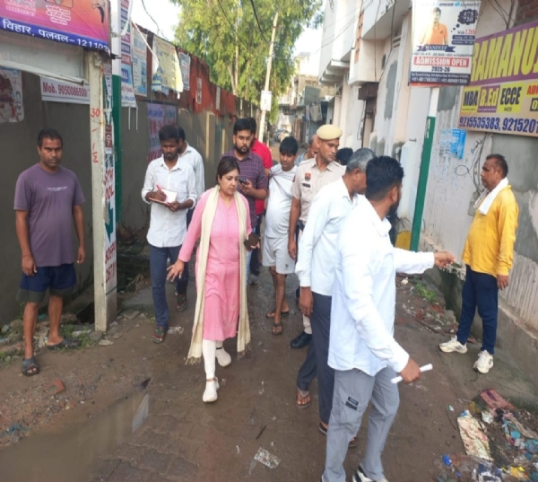 जिला नगर आयुक्त मनीषा शर्मा ने वार्ड नंबर-23 का किया दौरा