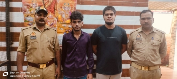 पुलिस अभिरक्षा में गिरफ्तार दो बदमाश