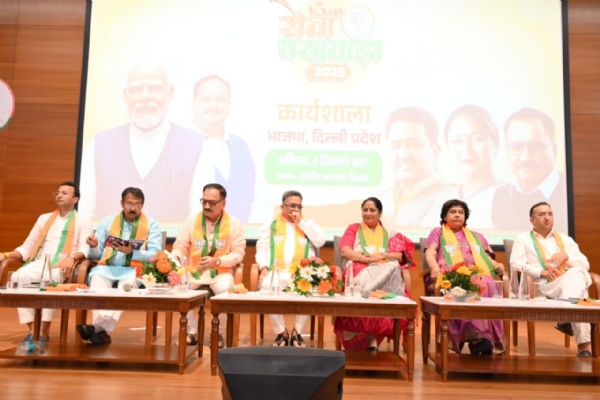 मुख्यमंत्री रेखा गुप्ता के साथ दिल्ली प्रदेश अध्यक्ष एवं सांसद।