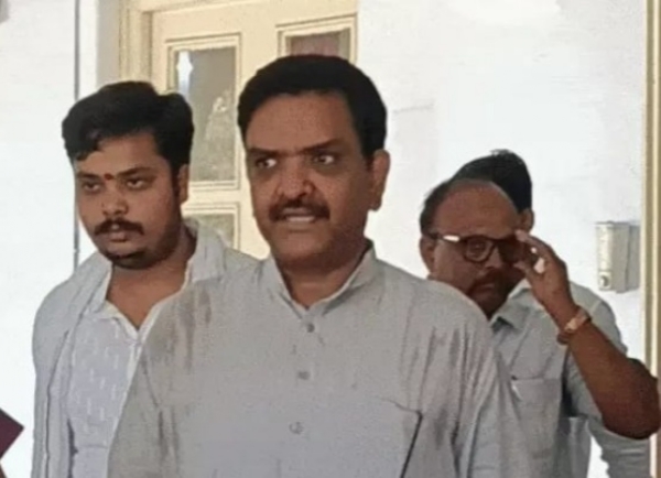 असीम अरुण सर्किट हाउस में