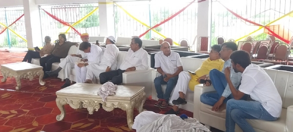 चित्तौड़गढ़ जिले के सांवलियाजी में पूर्व डिप्टी सीएम के जन्मदिन की तैयारियों में जुटे कांग्रेस नेता।