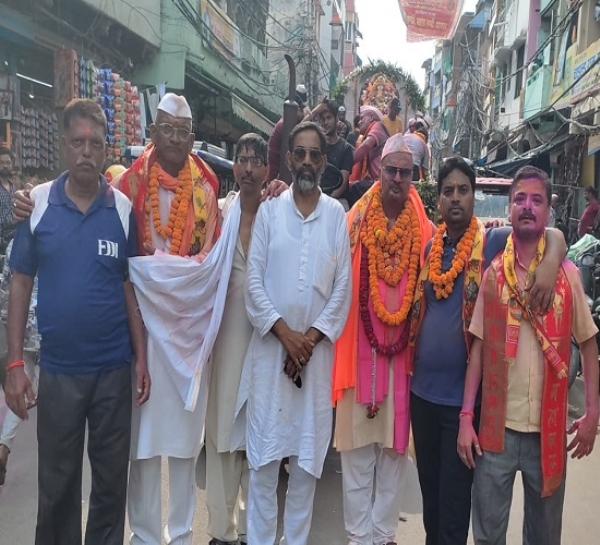 प्रयागराज में अतंत चतुदशी को धूमधाम से गजानंद की विदायी का छाया चित्र