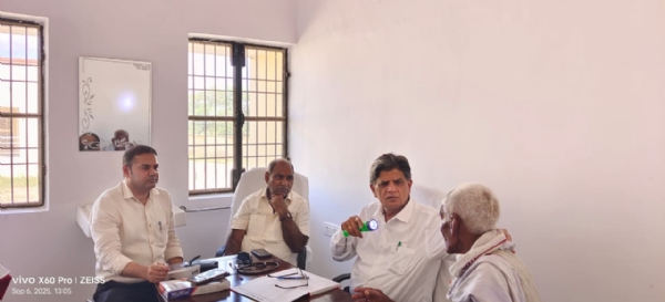 इलाज करते सीएमओ
