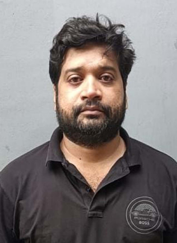 लोन में फर्जीवाड़ा करके गबन करने का आरोपी जीएम।