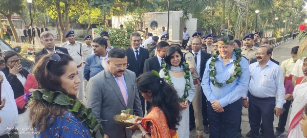 स्वागत के बाद चीफ जस्टिस और पूरी टीम