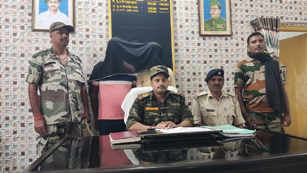 गिरफ्तार चालक और छतरपुर पुलिस