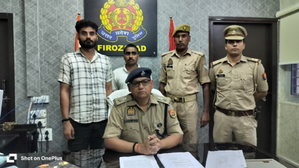 खुलासा करती पुलिस