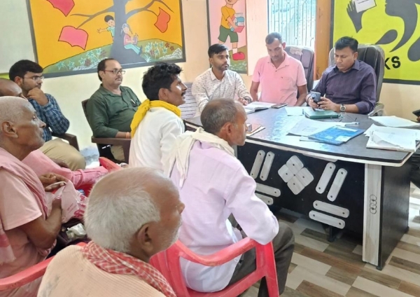 वाराणसी में फॉर्मर रजिस्ट्री कैम्प में पहुंचे डिप्टी डायरेक्टर एग्रीकल्चर