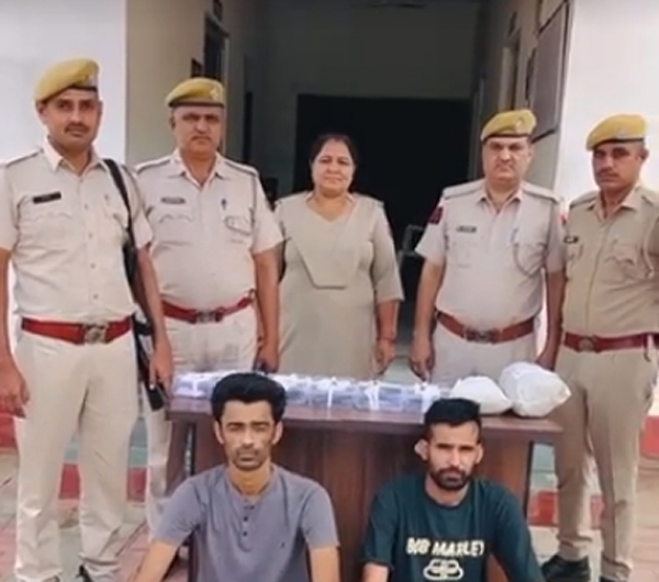 लॉरेंस गैंग के दो हिस्ट्रीशीटर ईनामी गुर्गों को पुलिस ने पकड़ा : पांच देशी पिस्टल, एक मैगजीन व 12 जिंदा कारतूस भी बरामद
