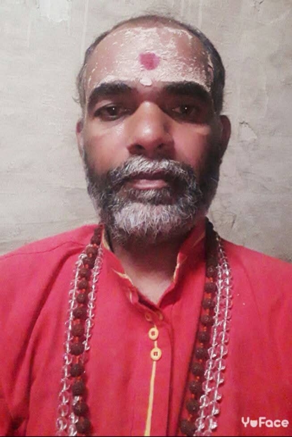 प्रधान पुजारी धनेश द्विेवेदी उर्फ वंदे महाराज