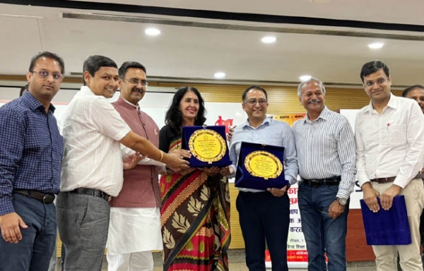 सोनीपत: हरियाणा विधानसभा अध्यक्ष हरविंद्र कल्याण भाविप कार्यक्रम में सम्मानित करते हुए