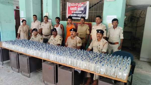 पताही में बरामद शराब