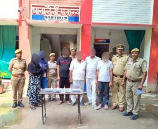 गिरफ्तार अनैतिक देह व्यापार मामले में गिरफ्तार आरोपितों का छाया चित्र