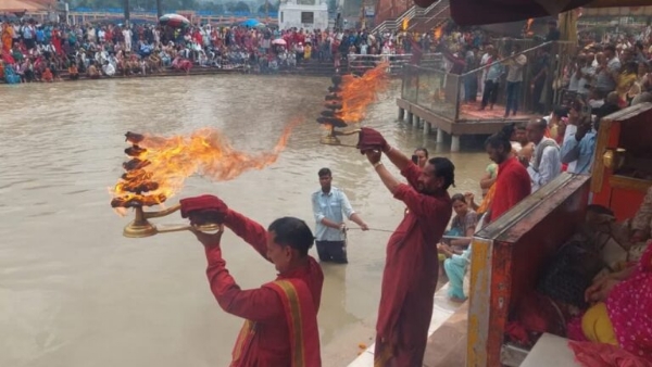 दोपहर में होती हर की पैड़ी पर गंगा आरती