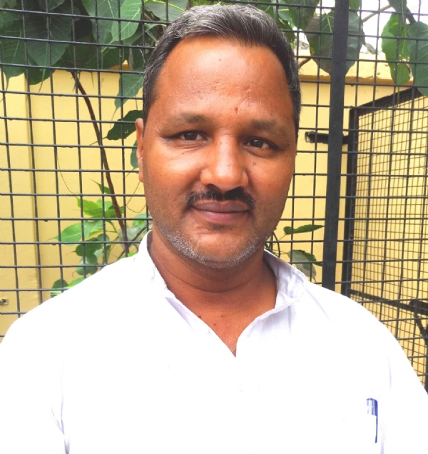 सत्य श्री शिव एवं शनि मंदिर आवास विकास कालोनी मुरादाबाद के मुख्य पुरोहित पंडित कैलाश मुरारी।