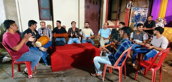 ग्रहण काल में बन्द रहे मंदिरों के  पट, देर रात तक चला भजन कीर्तन, नर्मदा तट पर उमड़ी भीड़