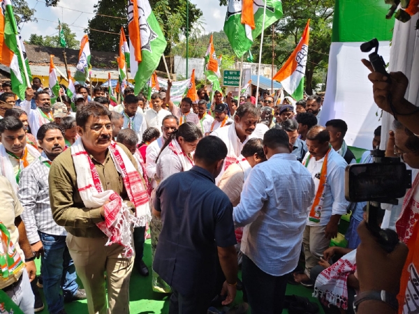 विधायक सोनाराम सिंकु, सुखराम उरांव एवं निरल पूर्ति ने अर्पित की श्रद्धांजलि