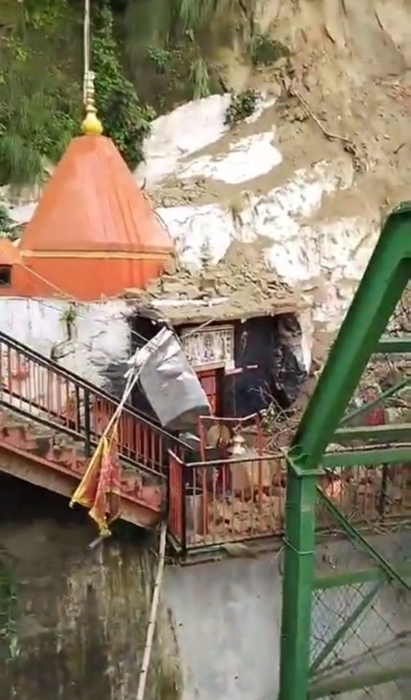आंशिक रूप से क्षतिग्रस्त मंदिर