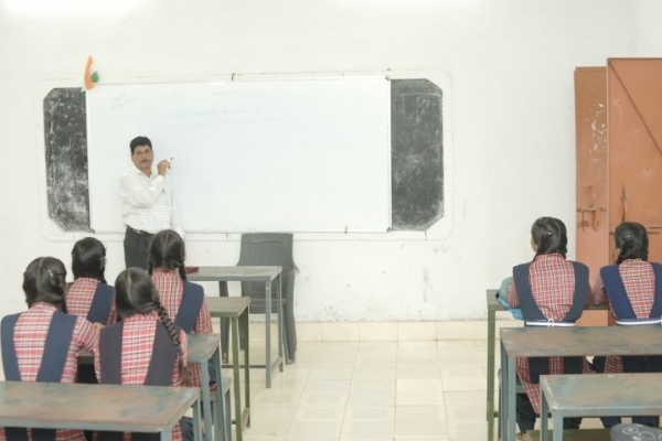 कोरबा : युक्तियुक्तकरण से योग्य शिक्षक सुदूर अंचलों में बच्चों के उज्ज्वल भविष्य का पथ कर रहे प्रशस्त