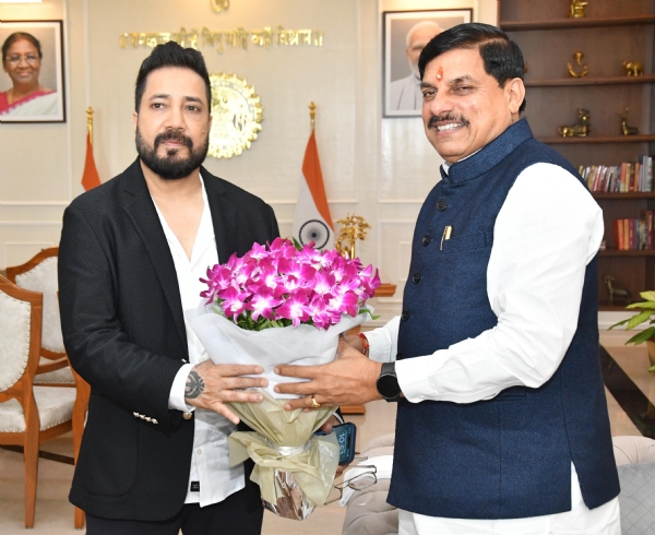 फोटो। मुख्यमंत्री डॉ. मोहन यादव से गायक मीका सिंह ने समत्व भवन में सौजन्य भेंट की।