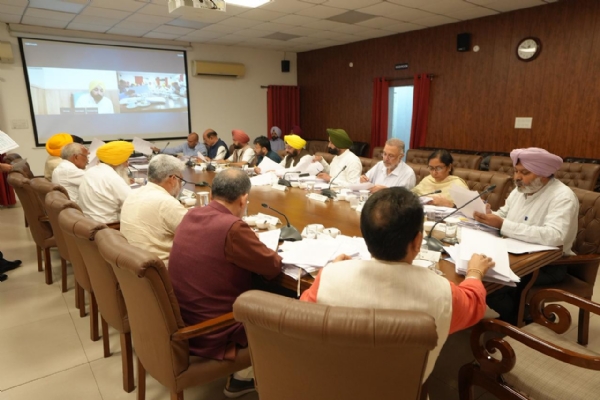 पंजाब मंत्रिमंडल की बैठक में भाग लेते मंत्री
