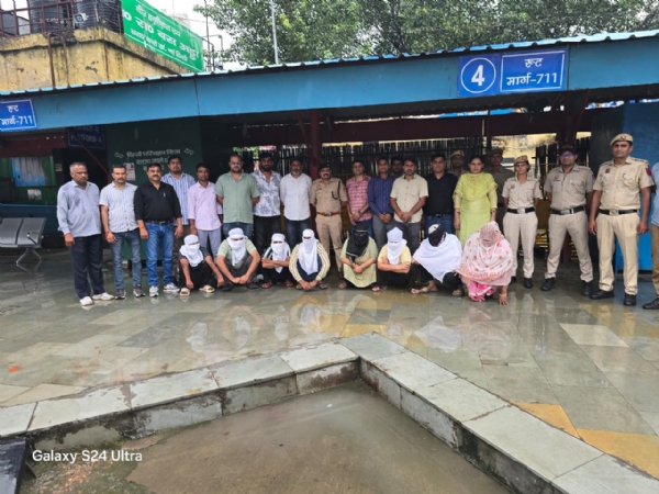 बच्चों के अपहरण व तस्करी करने वाले गिरोह के लाेगाें की फाेटाे