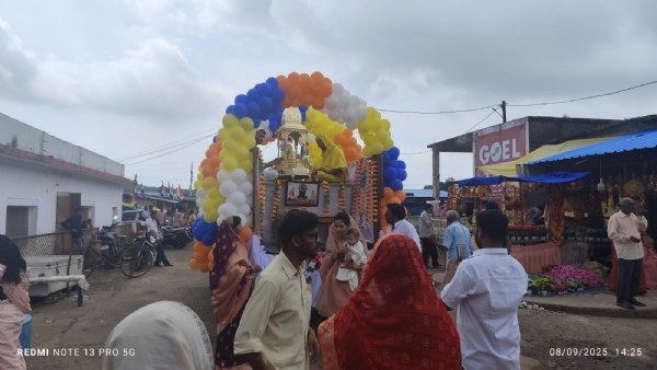 पर्यूषण पर्व के समापन पर आदिनाथ भगवान की निकाली गई शोभायात्रा