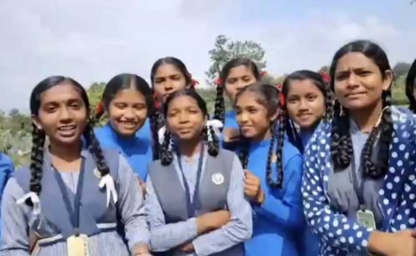 छात्राओं का कलेक्टर से गुहार लगाते वीडियो हुआ वायरल