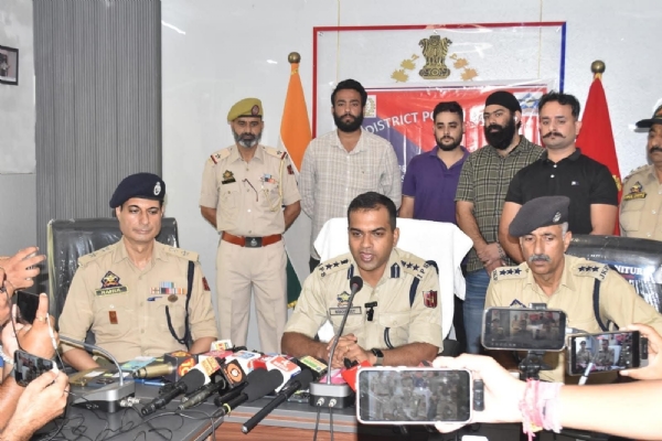 Kathua police recovered 56 Android mobile phones worth around Rs 10 lakh and handed them over to their real owners