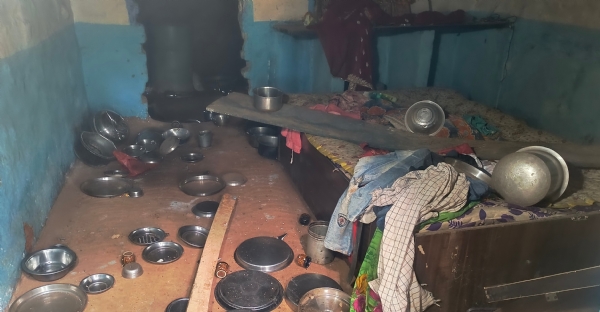 नाबालिग लड़की के परिजनों द्वारा प्रेमी के घर में की तोड़फोड़।