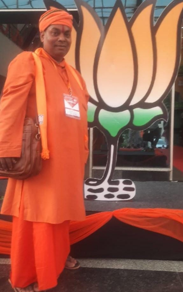 दरभंगा: माधव झा आजाद।
