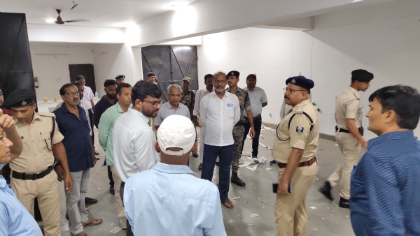 अररिया फोटो:डीएम एसपी निरीक्षण करते